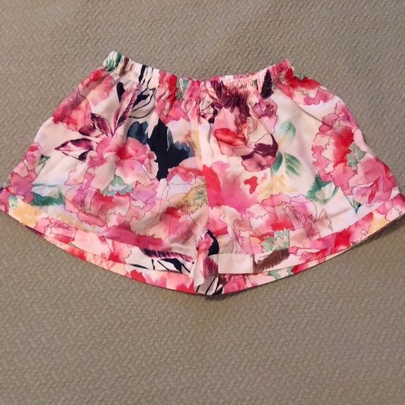 Plum Pretty Sugar Silk Floral Lounge Set - Picture 2 of 6